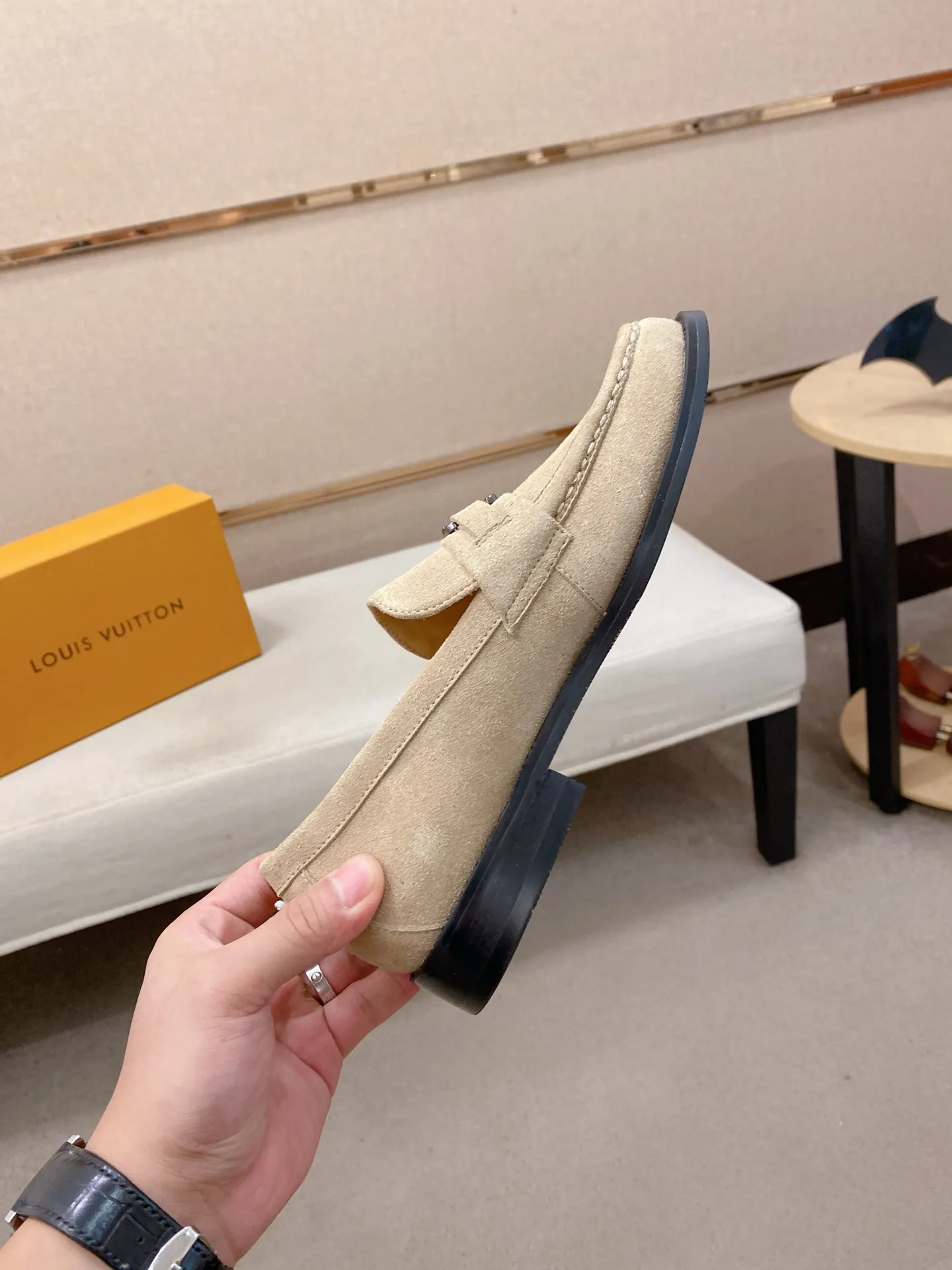 Men's shoes 💰 500💰⚡️New models available⚡️Louis Vuitton (Louis Vuitton/LV) casual, business formal wear! Made with pure Italian craftsmanship, the upper is made of first-layer cowhide, which is full of texture! The lining is cowhide and the original rubber leather shoe outsole. The style is atmospheric and comfortable! Positive code 38-44